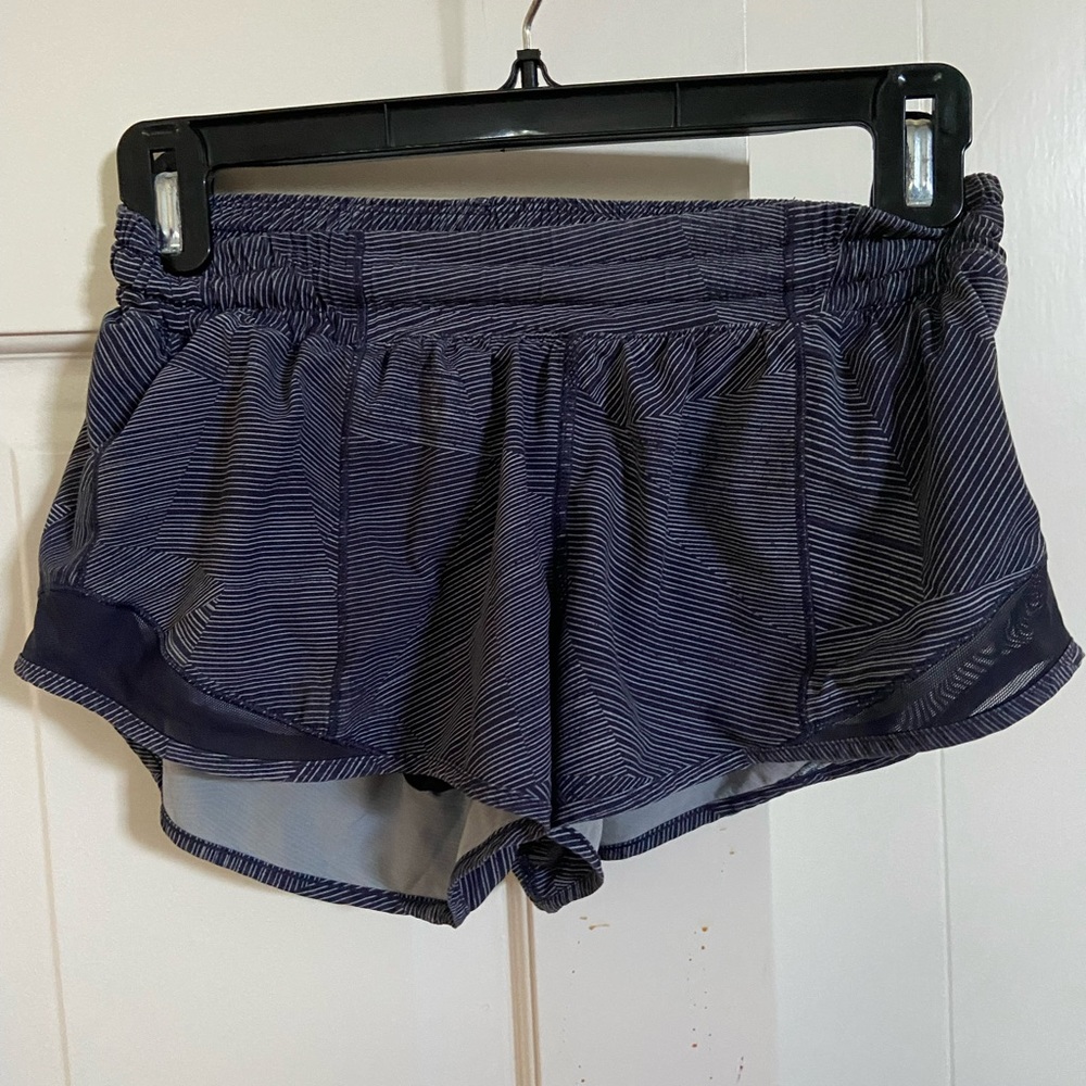 Hotty Hot Lulu Lemon Shorts in 2.5 inchsnd size 2